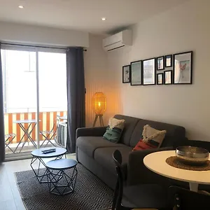 Beau Studio Neuf Situé Au Centre , Cannes France